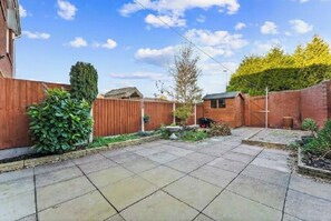 Unclassified image, 4 of 26, button - 2 Bed House - Sleeps 4 - Parking - Wifi (Stafford)