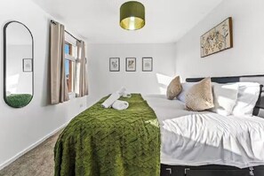 Unclassified image, 2 of 26, button - 2 Bed House - Sleeps 4 - Parking - Wifi (Stafford)