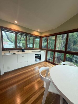 Fridge, microwave, oven, stovetop - 1 Bedroom- Beach Retreat,Near Golf Course Yaroomba (Sunshine Coast)