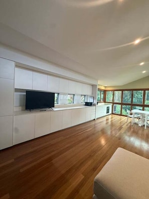 Interior - 1 Bedroom- Beach Retreat,Near Golf Course Yaroomba (Sunshine Coast)