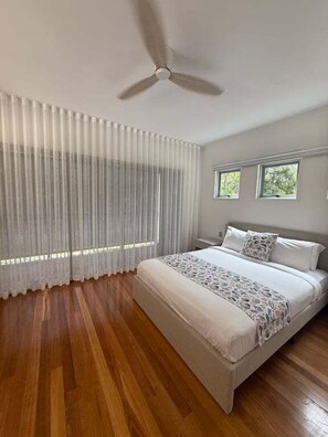 1 bedroom, iron/ironing board, WiFi, bed sheets - 1 Bedroom- Beach Retreat,Near Golf Course Yaroomba (Sunshine Coast)