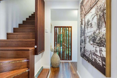 Interior. 1 Bedroom- Beach Retreat,Near Golf Course Yaroomba