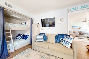 2 bedrooms, free WiFi, bed sheets - Shared Pool, Pet Friendly, Golf Cart Boardwalk to the Beach (Port Aransas)