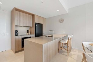 Refrigerador, microondas, horno, lavavajillas