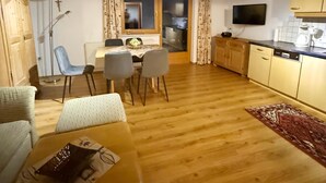 Living room - Apartment With Alpine Views (Fuegenberg)