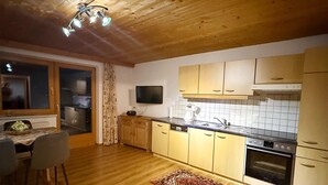 Private kitchen - Apartment With Alpine Views (Fuegenberg)