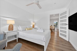 1 bedroom, iron/ironing board, WiFi, bed sheets - Garigal Studio with Pool Access and EV charger (Forestville)