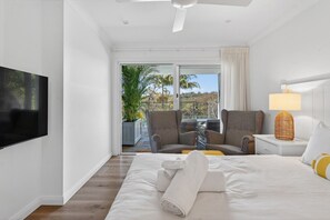 1 bedroom, iron/ironing board, WiFi, bed sheets - Garigal Studio 1br Unit with Pool Access (Forestville)