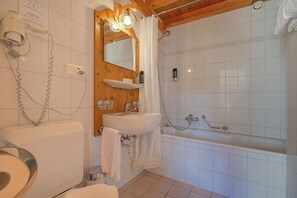 Secador de pelo y toallas