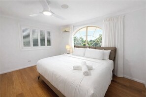 5 chambres, fer et planche à repasser, Wi-Fi, draps fournis