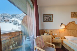 Free WiFi, bed sheets - Hotel Relais Alpin Twin Room & Balcony 1, Les Mosses, Switzerland (Les Mosses)