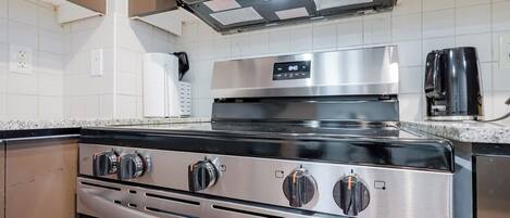 微波炉、烤箱、炉灶、洗碗机