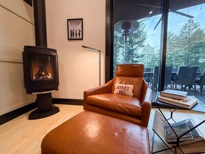 Living area - Great Location | 4BD/4BA | Hot Tub & Fire Pit (Whitefish)