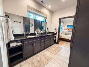 4 bedrooms, iron/ironing board, free WiFi, bed sheets - Great Location | 4BD/4BA | Hot Tub & Fire Pit (Whitefish)
