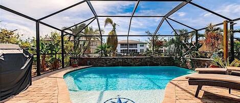 Een verwarmd zwembad