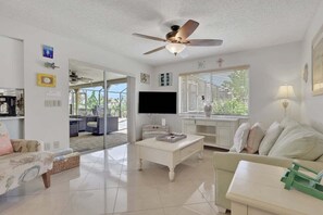 TV, stereo - Sea Star Dream House 1034 (Cape Coral)