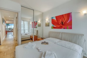 2 bedrooms, WiFi, bed sheets - Cannes Sea View - Port du Moure Rouge, Cannes, France (Cannes)