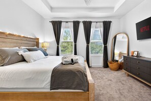 4 slaapkamers, een bureau, een strijkplank/strijkijzer, wifi