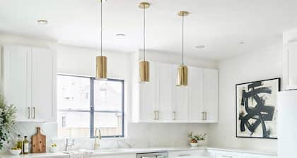 NYC Luxe Home - Sleeps 16 - Free Parking - Prime Area