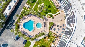 A heated pool - 1BR Harbor Towers Condo – Pool, Marina, Gym (Sarasota)