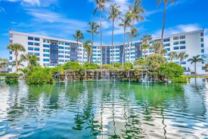 Exterior - 1BR Harbor Towers Condo – Pool, Marina, Gym (Sarasota)