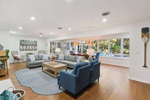 Smart TV, fireplace - Tidepool - Private Pool & Hot Tub (Jekyll Island)