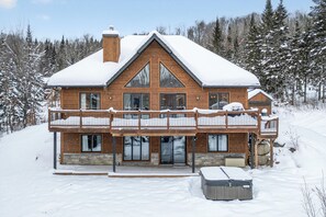 Exterior - Verbier Tremblant: Luxurious Scandinavian Chalet (Mont-Tremblant)