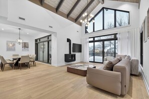 Living area - Verbier Tremblant: Luxurious Scandinavian Chalet (Mont-Tremblant)