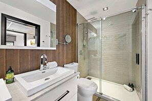 Bathroom - Horizon Tremblant: Luxury Ski in Ski out Chalet (Mont-Tremblant)