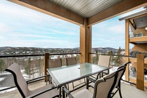 Outdoor dining - Horizon Tremblant: Luxury Ski in Ski out Chalet (Mont-Tremblant)