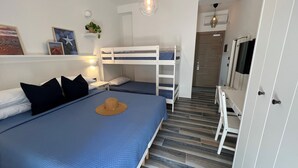 A bedroom with bunk beds, a desk, and a mirror. - Sea view room with private terrace (Camerota)