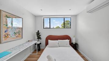 Desk, WiFi, bed sheets