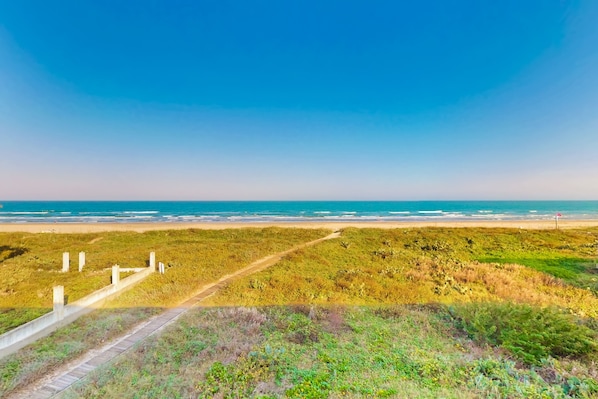 On the beach - Gulf-front condo with on-site beach access, patio, central AC & full kitchen (South Padre Island)
