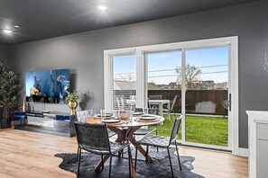 Dining - Sunset-Expansive Patio & Hot Tub-Mins to Broadway (Nashville)