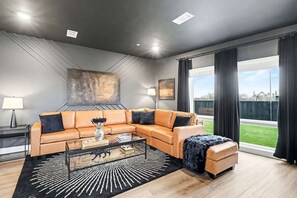 Smart TV - Sunset-Expansive Patio & Hot Tub-Mins to Broadway (Nashville)