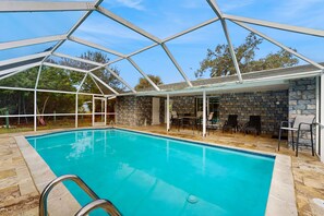 Pool - Relax, Swim & Explore! A Dog-Friendly Private Pool Retreat Close to Everything! (Port Charlotte)