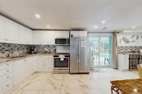 Relax, Swim & Explore! A Dog-Friendly Private Pool Retreat Close to Everything!