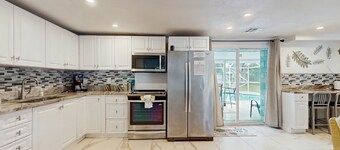 Relax, Swim & Explore! A Dog-Friendly Private Pool Retreat Close to Everything!