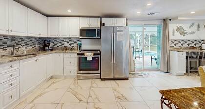 Relax, Swim & Explore! A Dog-Friendly Private Pool Retreat Close to Everything!