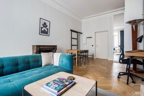 TV, stereo - Blueground | Invalides, view, nr Eiffel Tower (Paris)