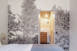 Iron/ironing board, WiFi, bed sheets - Blueground | Invalides, view, nr Eiffel Tower (Paris)