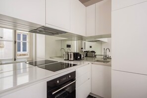 Fridge, microwave, oven, stovetop - Blueground | Invalides, view, nr Eiffel Tower (Paris)