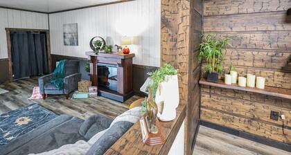 Modern 2BR appartment attached to a horse barn and arena.