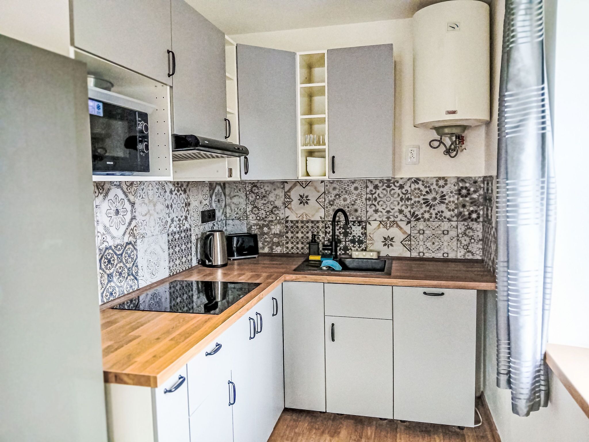 Réfrigérateur, four à micro-ondes, lave-vaisselle