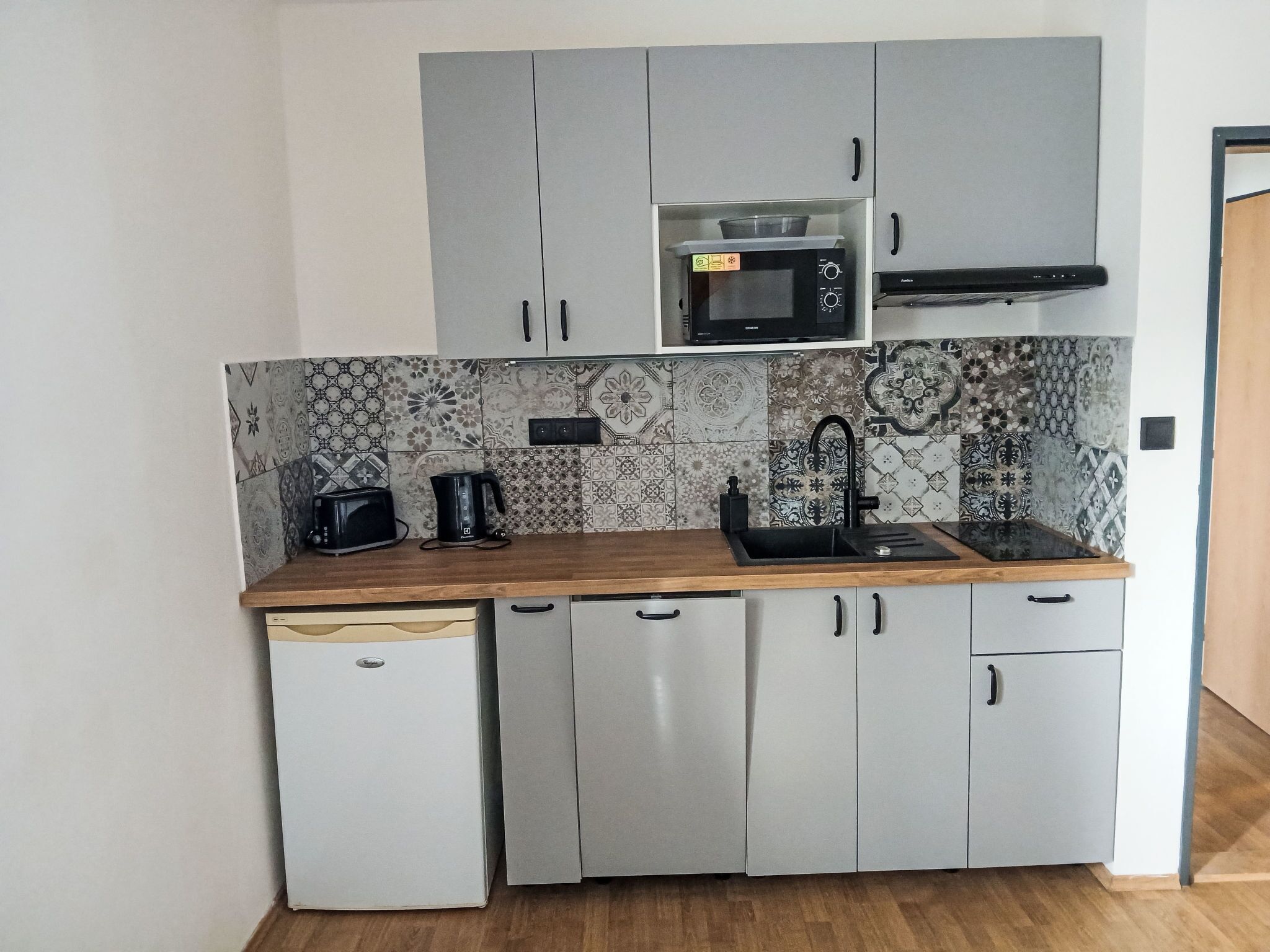 Réfrigérateur, micro-ondes, lave-vaisselle