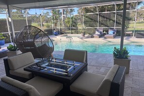 A heated pool - Dog friendly home with private pool, on golf course, and washer and dryer (Sarasota)