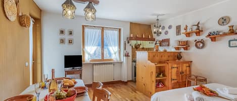 Standard Apartment, Multiple Bedrooms (Appartamento Big Lem) | Dining room