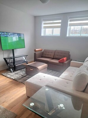 Living area - Bright & Cozy Apartment in Ottawa (Ottawa, ON)