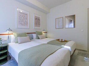 Een strijkplank/strijkijzer, internet, beddengoed