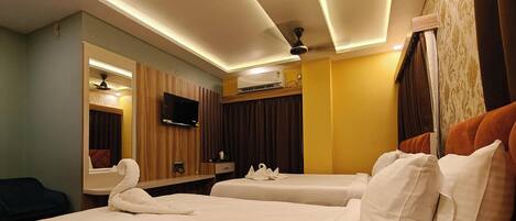 Deluxe Double or Twin Room | Premium bedding, desk, laptop workspace, blackout drapes